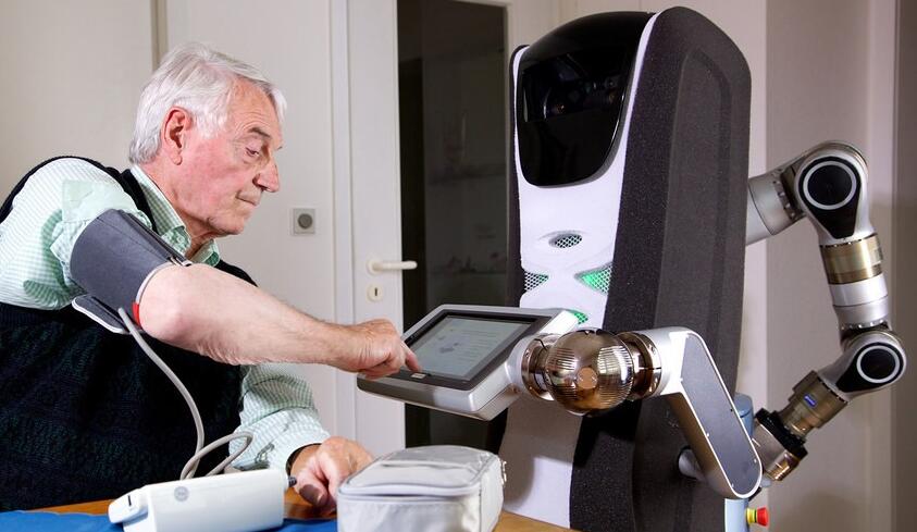 服务机器人领衔进军养老市场